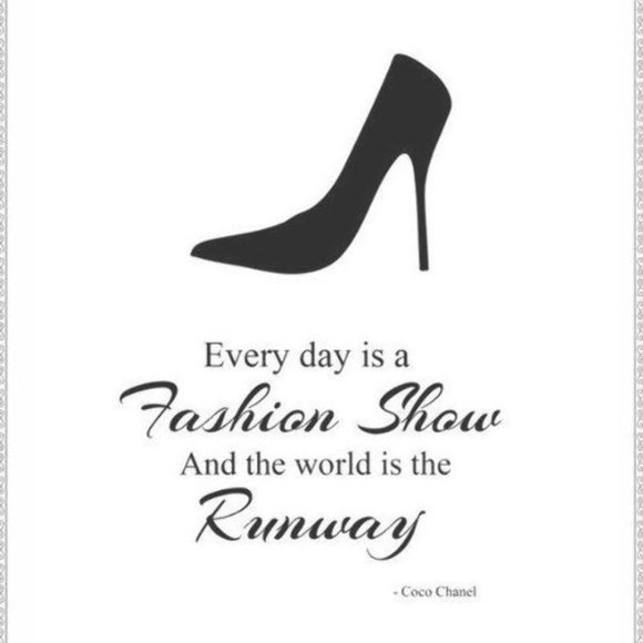 NWT Camellia Pearl Earrings – White & Goldtone - Picture 4 of 4